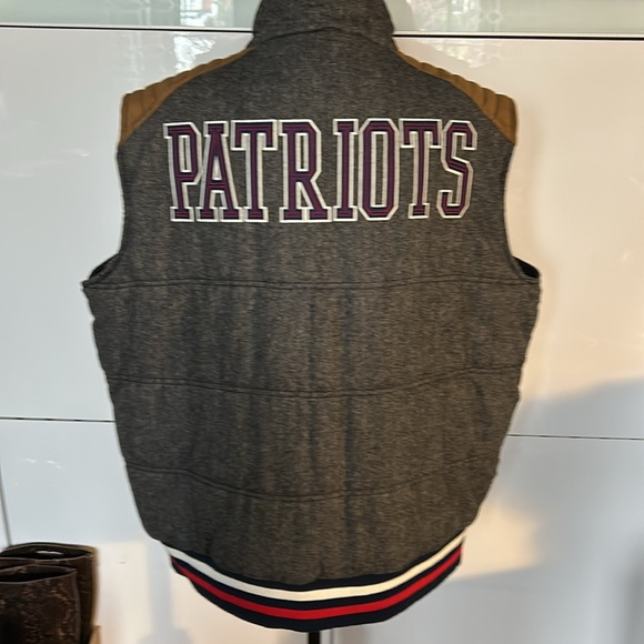 New England Patriots Legacy Button-Up Reversible Vest - Gray - Picture 6 of 9